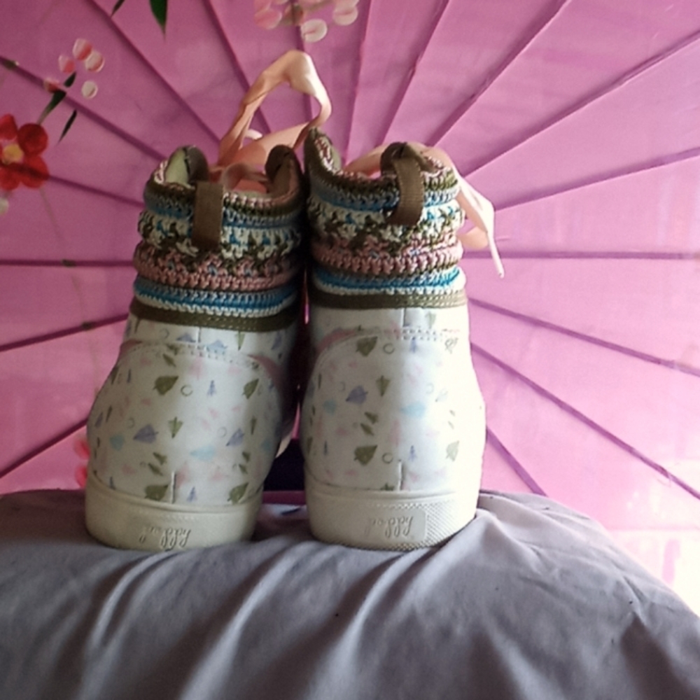 Shoes - Picture 3 of 4